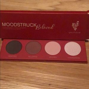 Younique Beloved Eyeshadow Pallet
